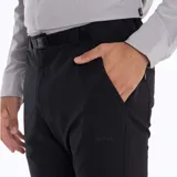 Pantalón de trekking desmontable color verde oliva, con cintura elástica, cinturón interno ajustable, bolsillos con cierre y elástico interior en los tobillos. Se convierte en short.