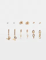 Set de seis pares de aros dorados con diferentes diseños: perlas, flores, mariposas y cadenas.