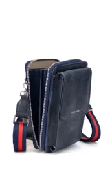 Bandolera porta celular negra de símil cuero con bolsillo frontal con tapa, cierre perimetral, correa de galón regulable y desmontable, y múltiples compartimentos internos para tarjetas y billetes.