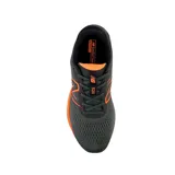 Championes New Balance M520MB8 de hombre, color negro con detalles en naranja.