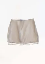 Minifalda color beige con lentejuelas bordadas y doble capa.