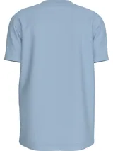 Remera celeste de algodón con cuello redondo y manga corta. Estampado frontal con el logo de Calvin Klein Jeans dentro de un cuadrado blanco.