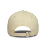 Gorra beige de New Era con el logo de los New York Yankees bordado en el frente y el logo de New Era en el lateral.