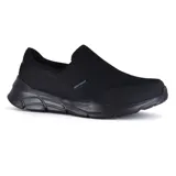 Champion deportivo Skechers Relaxed Fit Equalizer 4.0, color negro, con capellada de malla y superposiciones sintéticas, plantilla Air Cooled Memory Foam y media suela Burst con absorción de impactos.