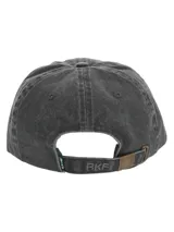 Gorro unisex color celeste con visera curva y logo de pato bordado en azul marino.