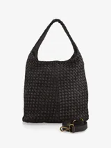 Bolso negro de formato amplio con asa corta al hombro y correa larga ajustable, diseñado con un tramado de cuadros en toda su superficie.