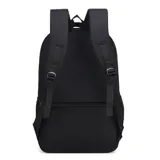 Mochila negra con bolsillo frontal, tres divisiones con cierre y capacidad para notebook. Incluye bolsillos laterales de rejilla para botellas.