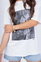 Remerón negro con estampado fotográfico en blanco y negro de Beyoncé con sombrero de cowboy.