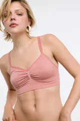 Soutien bralette color verde militar, de microfibra sin costuras, con breteles dobles regulables y broche doble con tres medidas en la espalda.