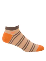 Calcetines tobilleros color beige con rayas marrones y detalles en naranja en el talón y la puntera.