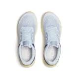 Zapatillas de trail running Merrell Antora 4 para mujer, color celeste con detalles en amarillo y suela color caramelo.