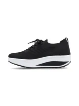 Zapatilla Hush Puppies ultra liviana y flexible con capellada de flyknit azul, efecto guante que se adapta a la forma de cada pie. Posee una serie de orificios pequeños que permiten la circulación del aire, lo que ayuda a mantener los pies frescos durante su uso. Cuenta con una plantilla de tecnología memory foam que otorga mayor amortiguación al caminar.