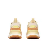 Zapatillas urbanas Merrell Alpine 83 Sneaker Recraft color beige con detalles en marrón. Confeccionadas con materiales reciclados, cuello de neopreno elástico, contrafuerte de TPU moldeado, forro de malla transpirable, plantilla extraíble de espuma EVA y suela exterior de caucho.