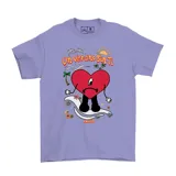 Remera lila con estampado de corazón rojo con un ojo, palmeras, texto 'Un Verano Sin Ti' y sol.