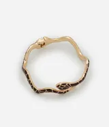 Pulsera rígida con forma de serpiente esmaltada en tonos marrones y detalles en blanco y dorado.