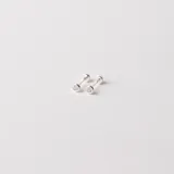 Par de aros pequeños de plata 925 con circonias engarzadas.
