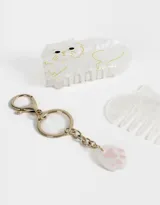 Set de accesorios para el pelo color blanco con diseño de gato, que incluye un peine, un broche y un llavero con dije de huella de gato.