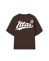 Remera negra de corte holgado con estampado en la espalda con la palabra "Ittai" en blanco y una estrella.