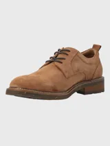 Zapato acordonado de cuero color marrón claro, con suela de goma y detalle de tirador en el talón.