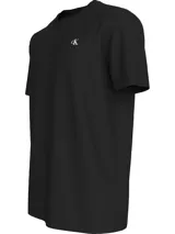 Remera negra de algodón con cuello redondo y logo CK bordado en blanco en el pecho.