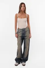 Body blanco de morley de algodón con escote redondo bajo y breteles de collareta ancha.