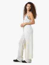 Cárdigan largo sin mangas con cuello en V, color blanco. Confeccionado en mezcla de algodón y poliéster reciclados. Diseño de largo a los tobillos, cierre con tiras y detalle de nudo al frente.