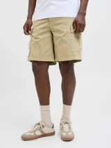 Short color beige de Jack & Jones, estilo cargo, con bolsillos laterales y traseros.