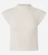 Blusa sin mangas color crema, confeccionada en tejido de punto con mezcla de algodón, poliéster y poliamida. Presenta cuello alto, hombreras y corte ajustado en la cintura.