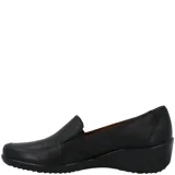 Zapato de cuero liso negro, tipo mocasín, con elástico en la parte superior del empeine y taco bajo.