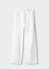 Pantalón de jean blanco de corte ancho, tiro alto y cintura elastizada con volados.