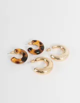 Set de dos pares de aros argollas chunky, un par con estampado animal print y otro par dorado.