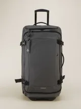 Valija gris con ruedas, manija extensible y correas de ajuste externas.