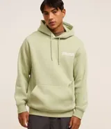 Buzo verde claro con capucha y cordón ajustable, de algodón con felpa. Tiene manga larga, barras ajustadas, bolsillo canguro y estampa frontal y trasera con la leyenda "Grand venture 1990".