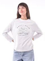 Remera blanca de manga larga con cuello redondo y estampado frontal con la frase "All my love darling" en color celeste.