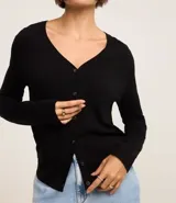 Cardigan blanco de viscosa con cuello en V, cierre frontal de botones y mangas largas.