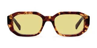 Lentes de sol unisex con montura geométrica carey y lentes amarillas.