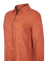 Camisa de manga larga con cuello clásico y cierre frontal con botones. Estampado con motivos marinos en tonos beige y marrón.