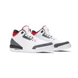 Zapatillas Jordan 3 Retro Fire Red Denim, con detalles en rojo, blanco y negro.