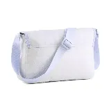Bandolera Puma color lila con logo estampado en blanco y cierre de cremallera.
