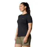 Remera deportiva Columbia Weekend Ascent para mujer, color negro, de manga corta y corte clásico. Confeccionada con tejido transpirable Omni-Wick™ que elimina la humedad y neutraliza los olores. Fabricada con material reciclado.