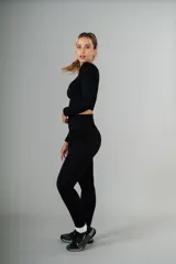 Conjunto deportivo de calza y top de lycra acanalada color verde agua.