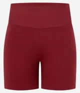 Bermuda deportiva femenina color bordó, tiro alto, confeccionada en microfibra. Presenta un recorte lateral contrastante de color rosado claro que recorre la pierna.