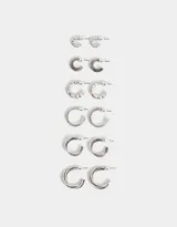 Set de seis pares de aros tipo argolla con distintos diseños bañados en plata y cierre de tope a presión.