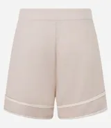 Short de cintura alta color beige, confeccionado en viscosa y lino, con detalle de cordón en la cintura.