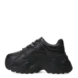 Zapatillas deportivas color beige con plataforma gruesa y acordonadas.