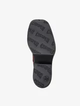 Botín de piel vacuna color marrón con plataforma y tacón escultural en color negro. Cuenta con plantilla reciclada OrthoLite y suela de EVA.