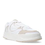Zapatillas deportivas blancas con detalles en beige, acordonadas y con suela alta.