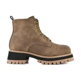 Bota de caña media color marrón topo, con cordones y suela track con plataforma.
