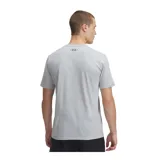 Remera celeste de manga corta Under Armour con logo estampado en el pecho.