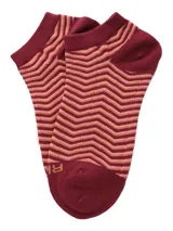 Calcetines tobilleros negros con diseño de líneas en zigzag color verde oliva y gris.